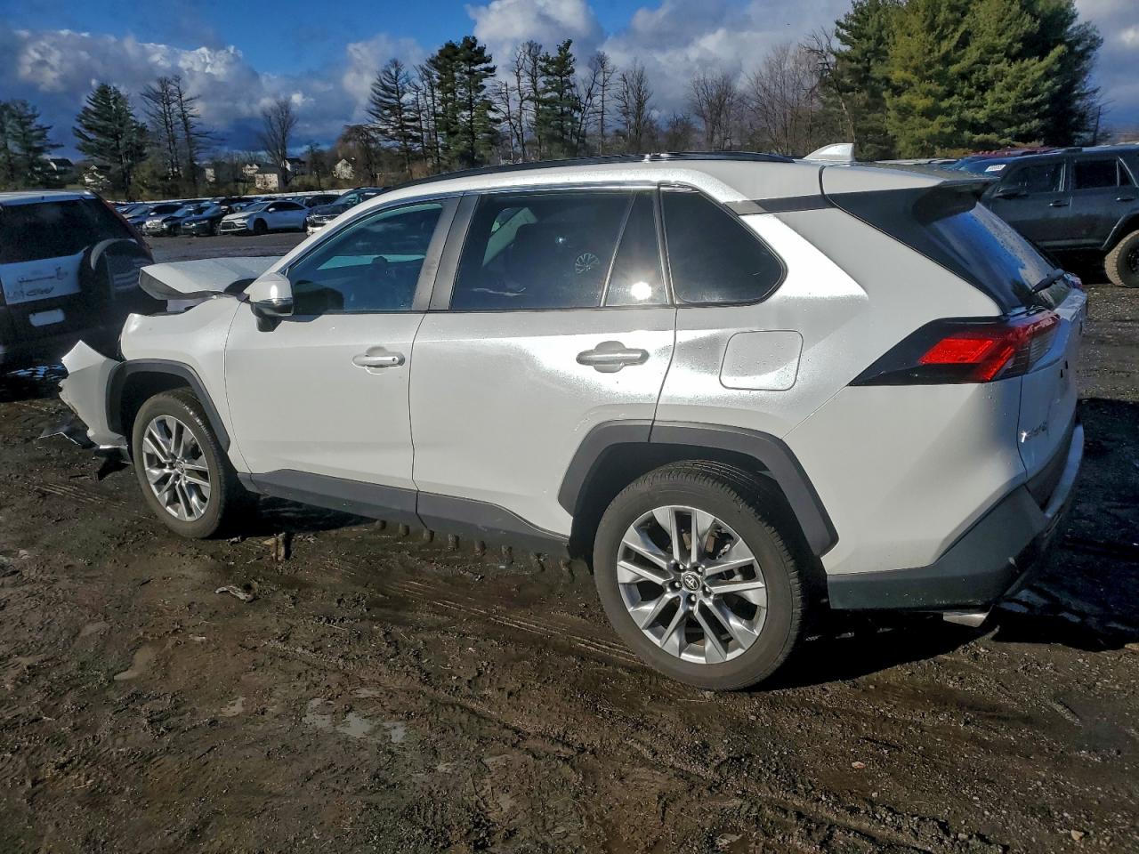 2024 TOYOTA RAV4 XLE PREMIUM photo 2