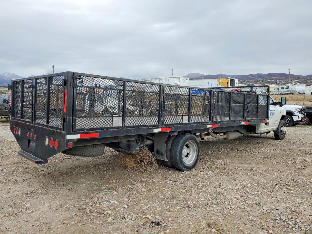 2022 RAM 3500 FLATBED TRUCK photo 3
