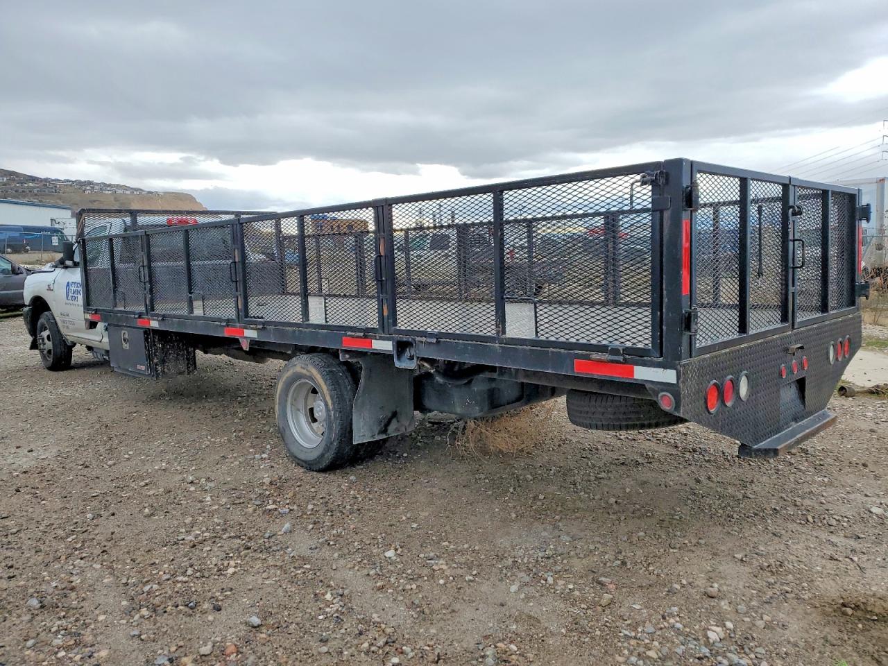 2022 RAM 3500 FLATBED TRUCK photo 2