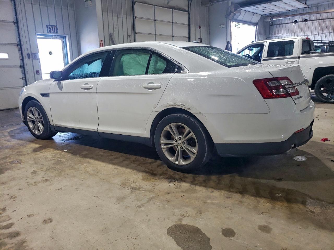 2015 FORD TAURUS SE photo 2