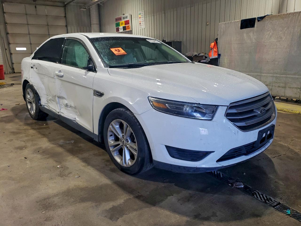 2015 FORD TAURUS SE photo 4