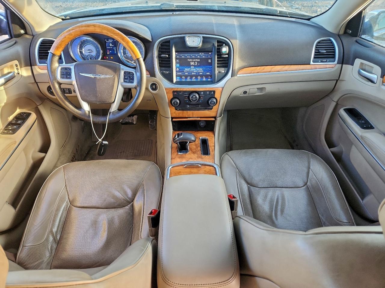 2013 CHRYSLER 300C photo 8
