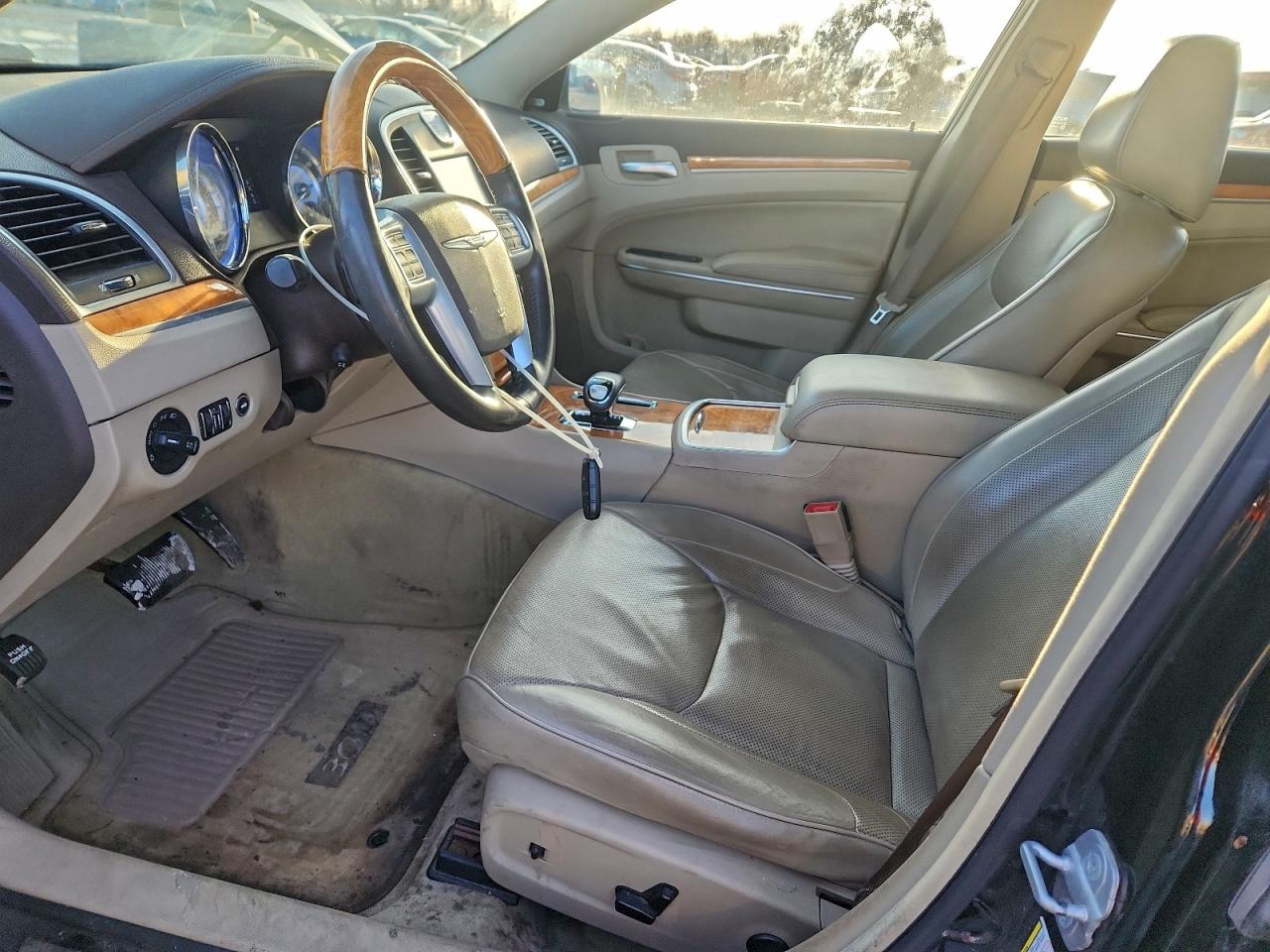 2013 CHRYSLER 300C photo 7