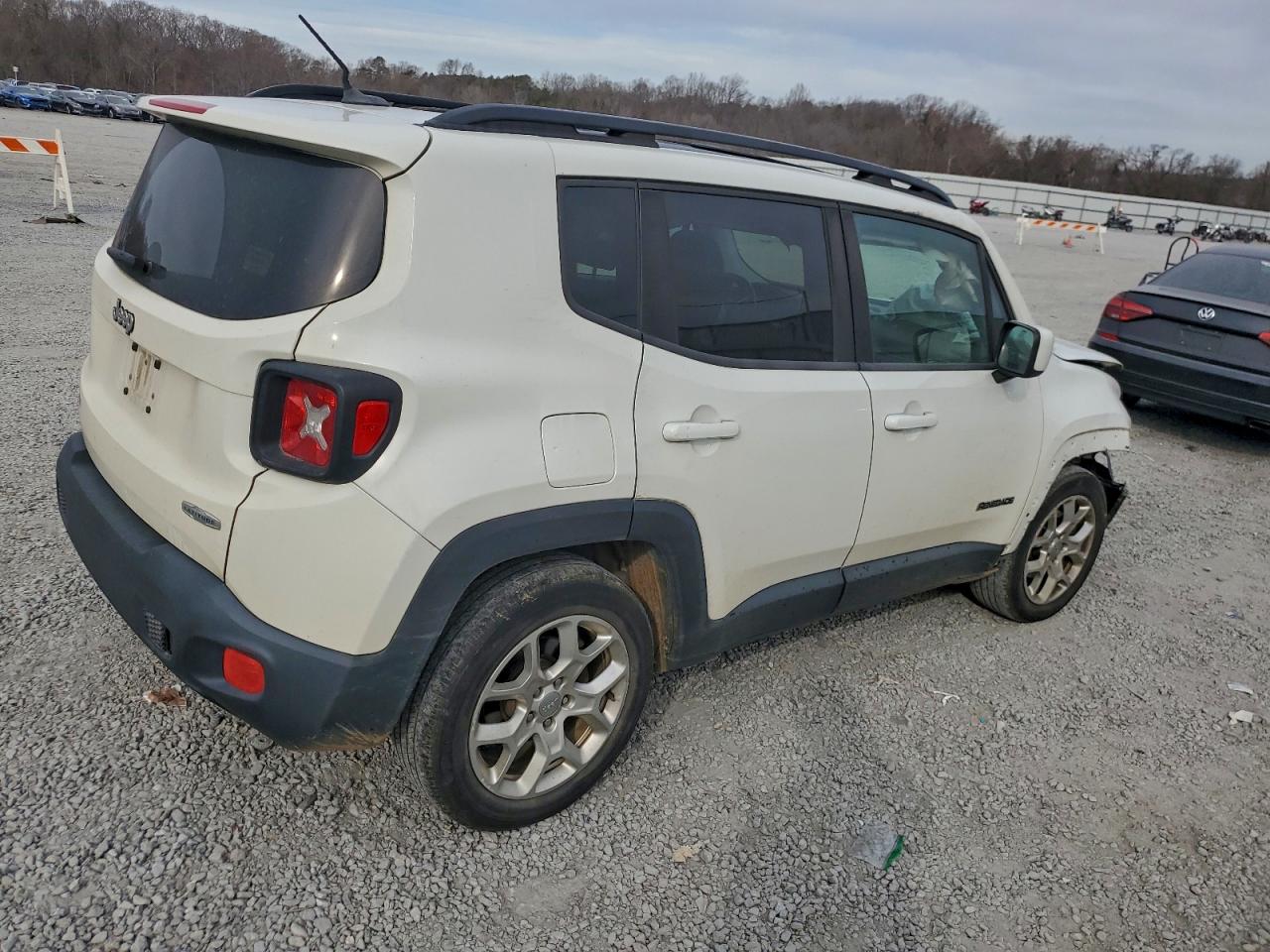 2017 JEEP RENEGADE LATITUDE photo 3