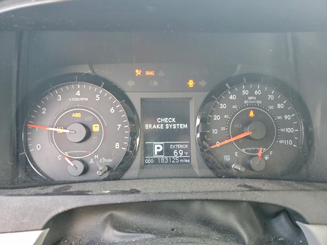 2017 TOYOTA SIENNA LE photo 9