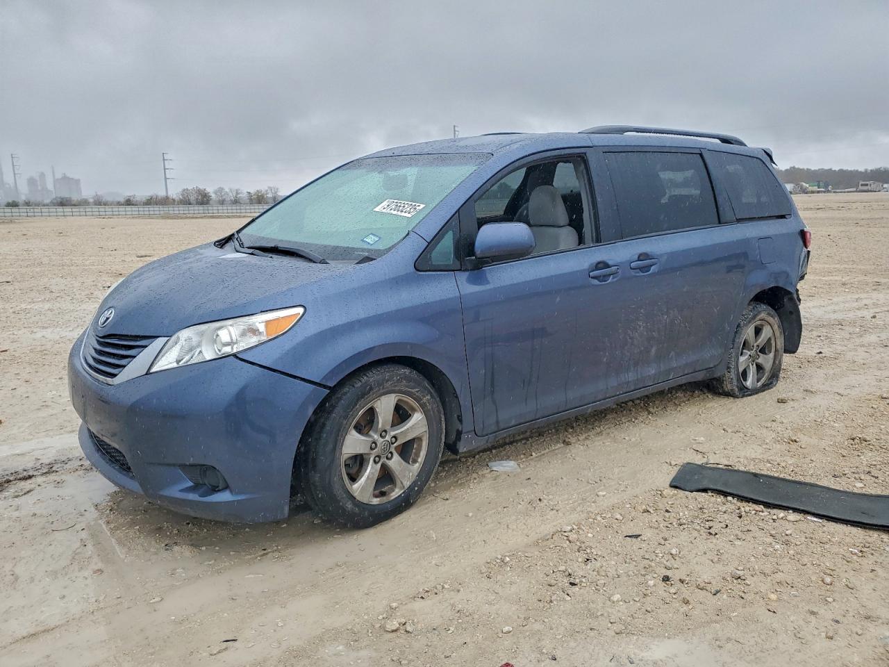 2017 TOYOTA SIENNA