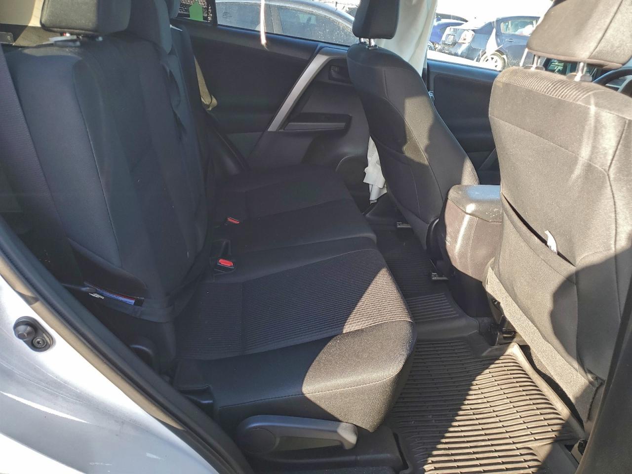2016 TOYOTA RAV4 LE photo 11