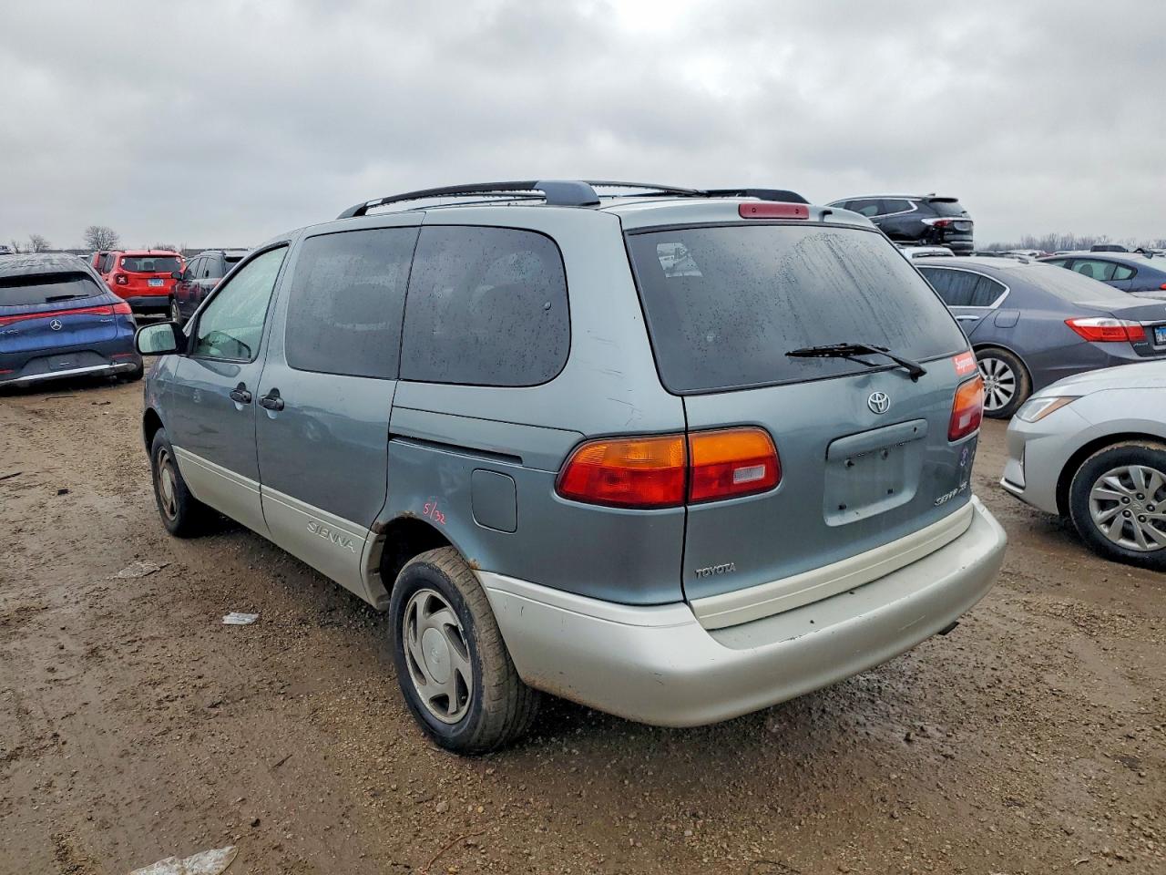 2000 TOYOTA SIENNA LE photo 2