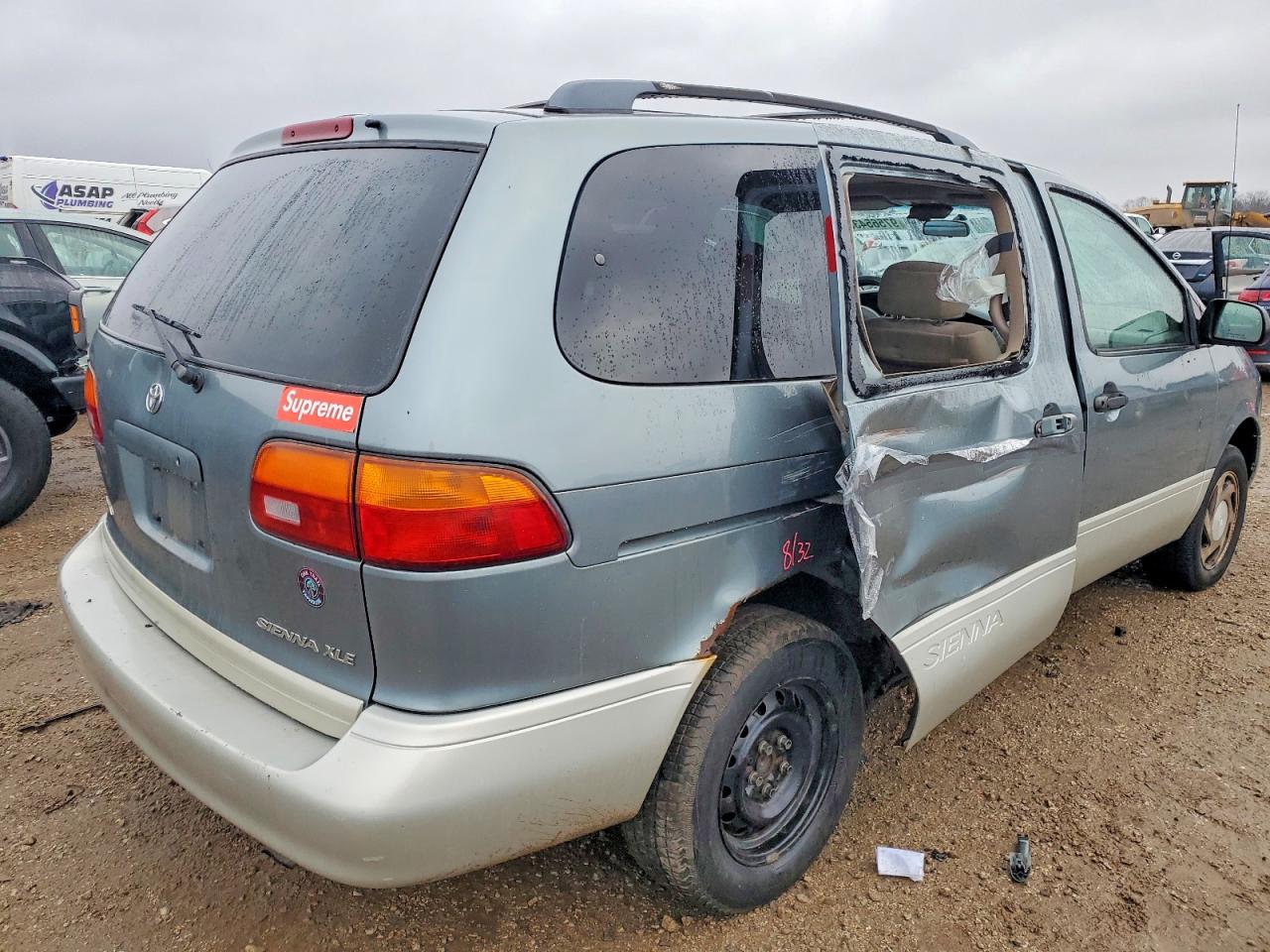 2000 TOYOTA SIENNA LE photo 3