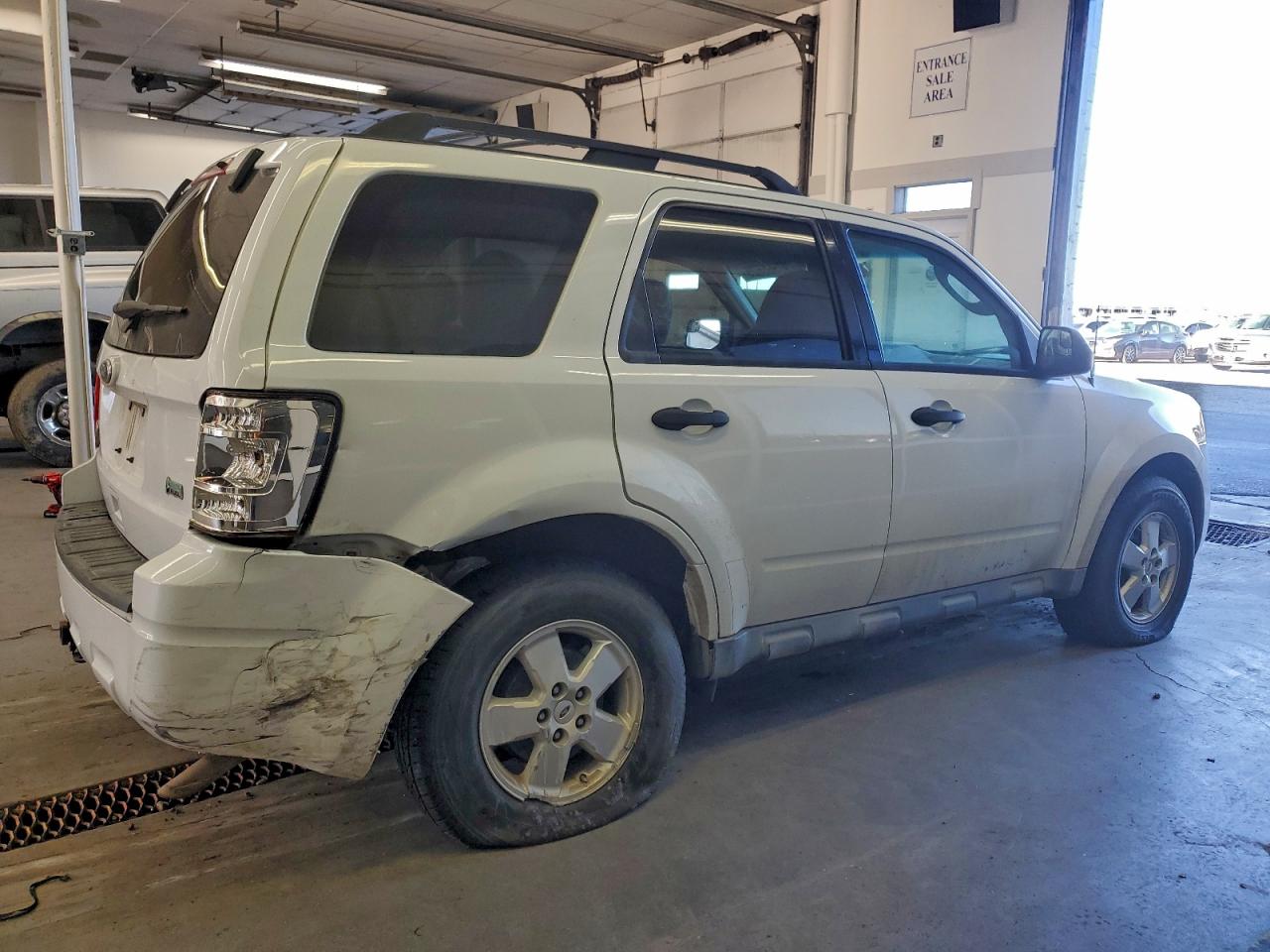 2010 FORD ESCAPE XLT photo 5