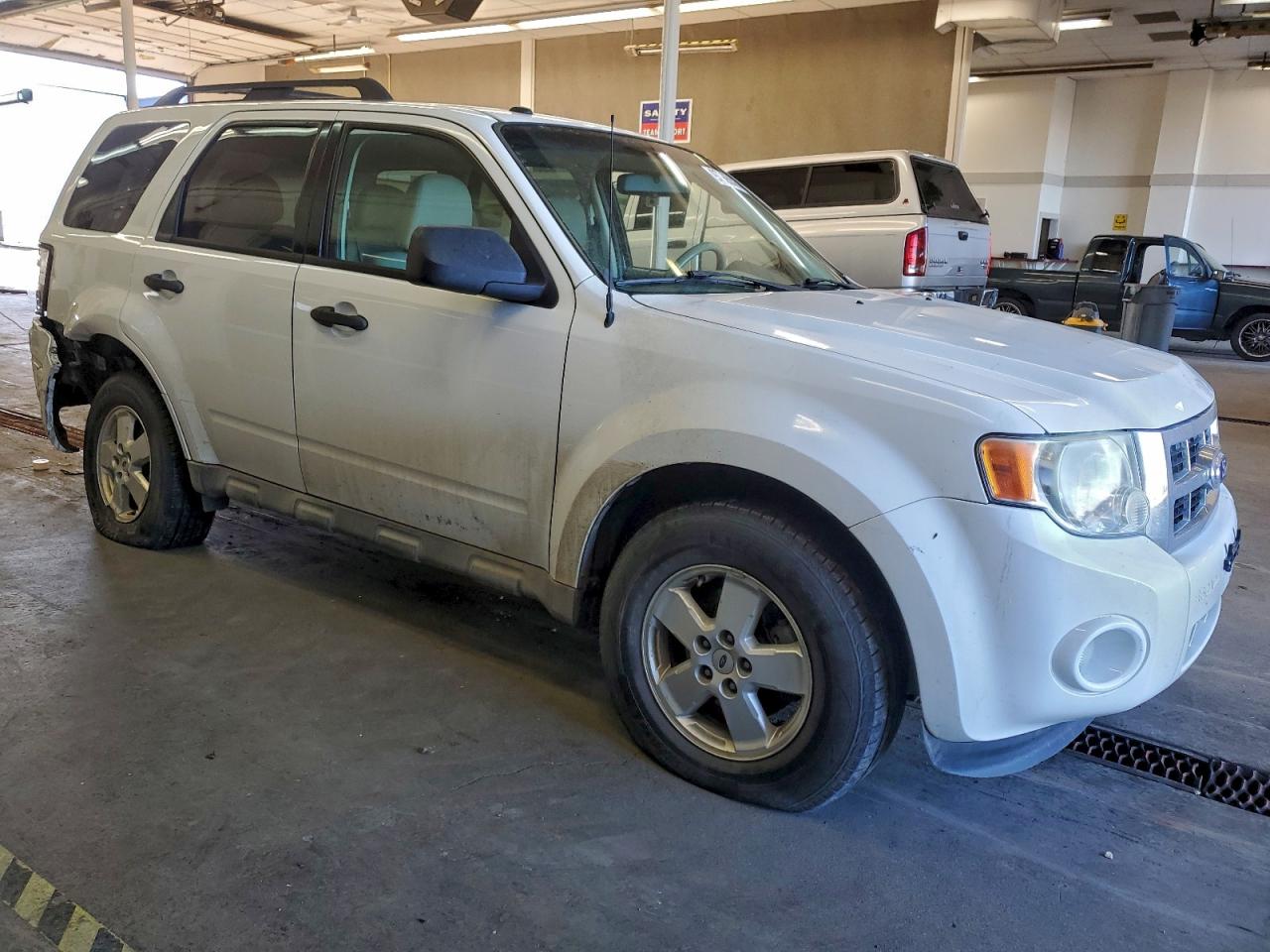 2010 FORD ESCAPE XLT photo 7