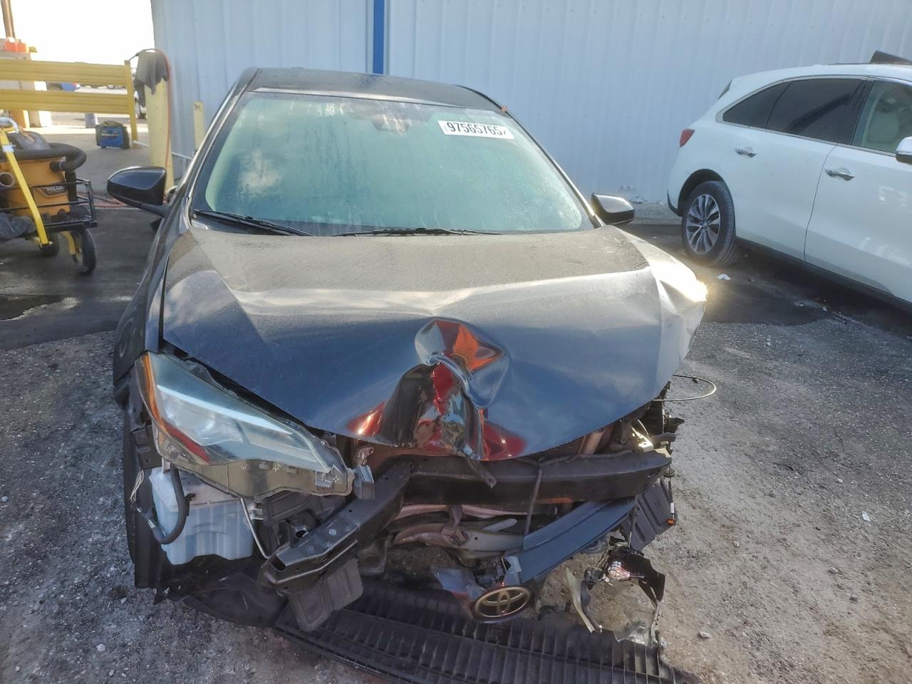 2017 TOYOTA COROLLA L photo 5