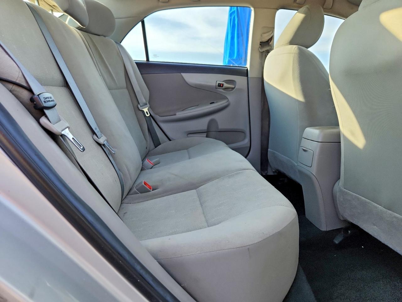 2013 TOYOTA COROLLA L photo 10