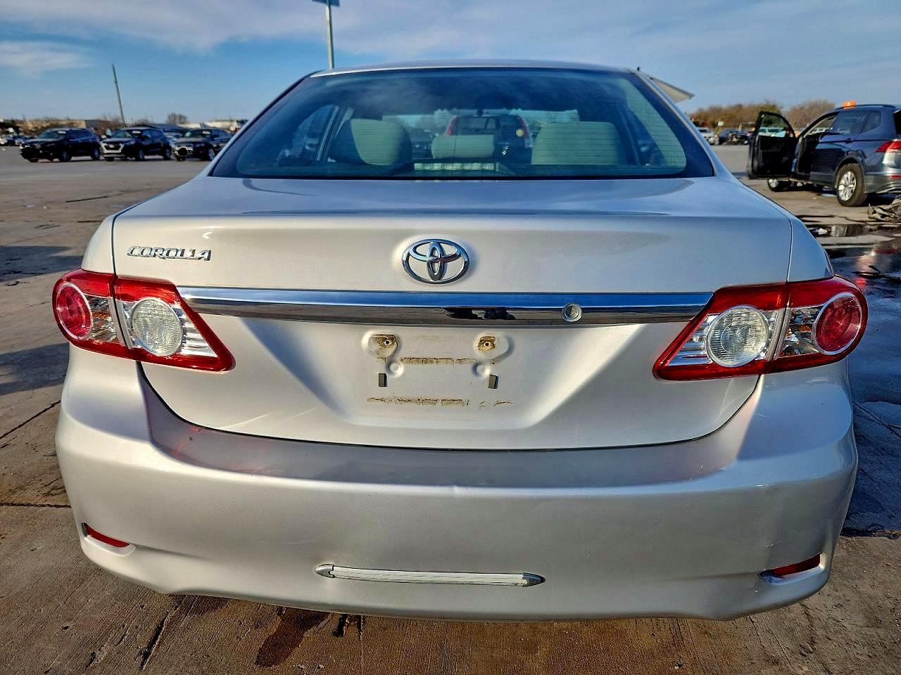 2013 TOYOTA COROLLA L photo 6
