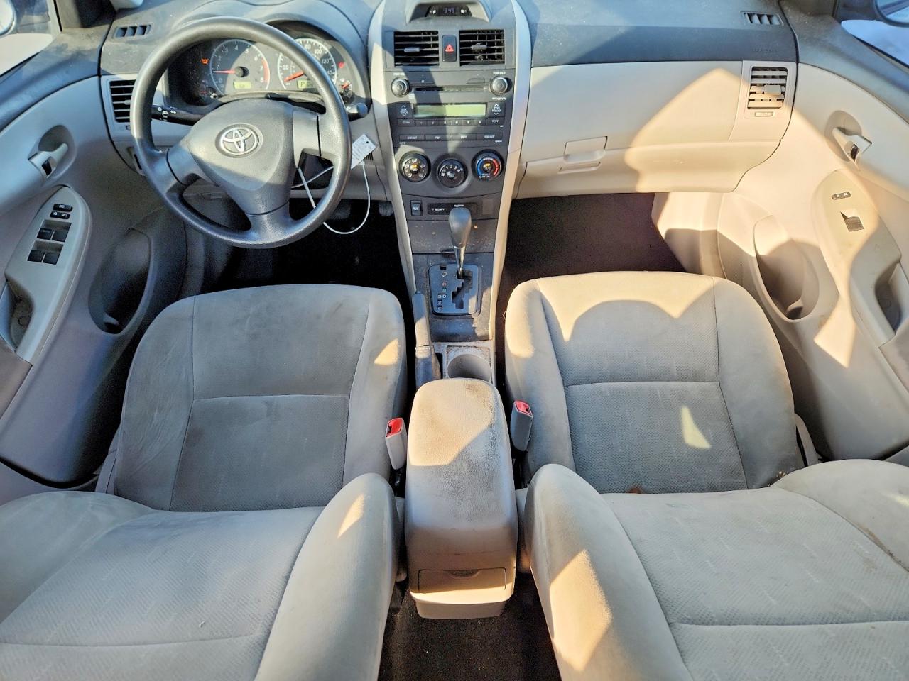 2013 TOYOTA COROLLA L photo 8