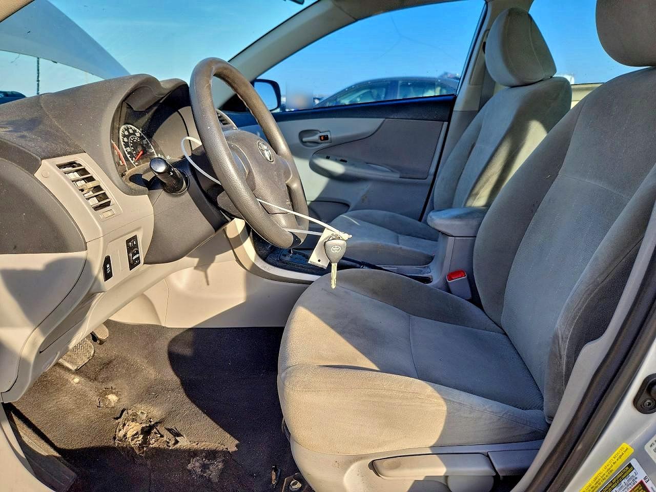 2013 TOYOTA COROLLA L photo 7
