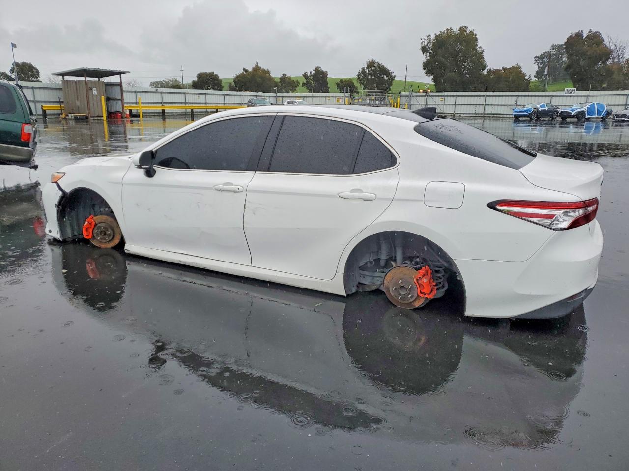 2018 TOYOTA CAMRY XSE photo 2