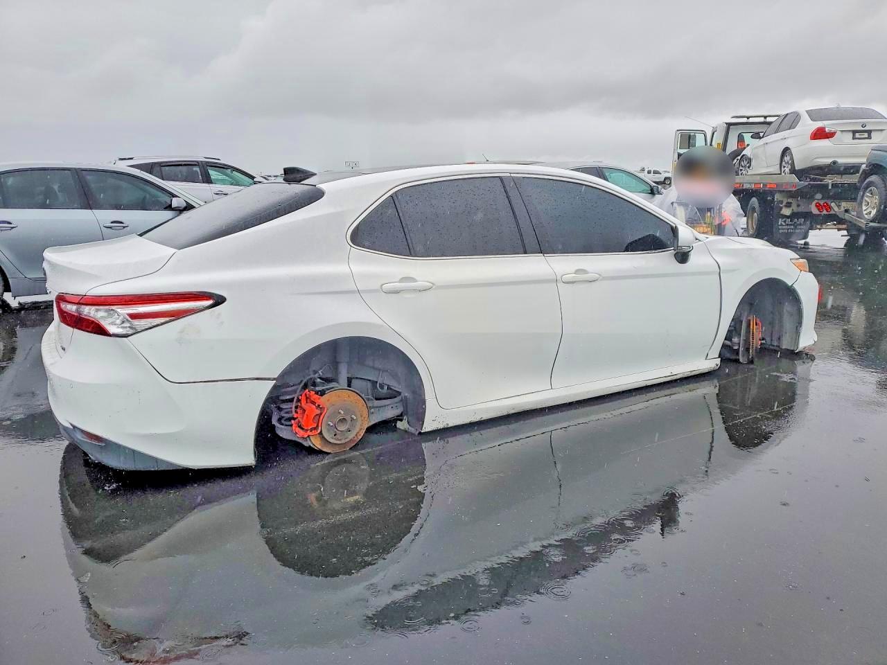 2018 TOYOTA CAMRY XSE photo 3