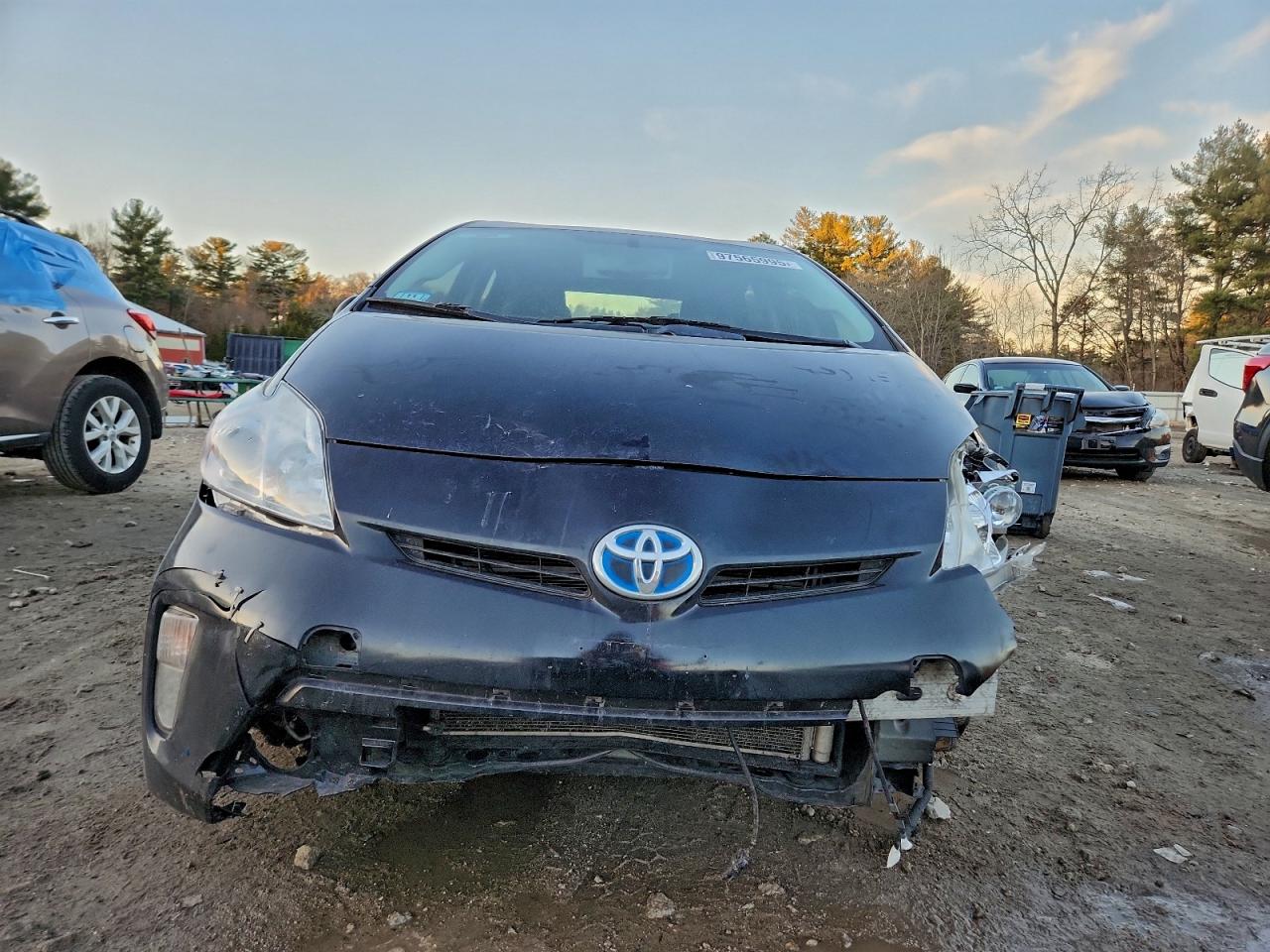 2013 TOYOTA PRIUS photo 5