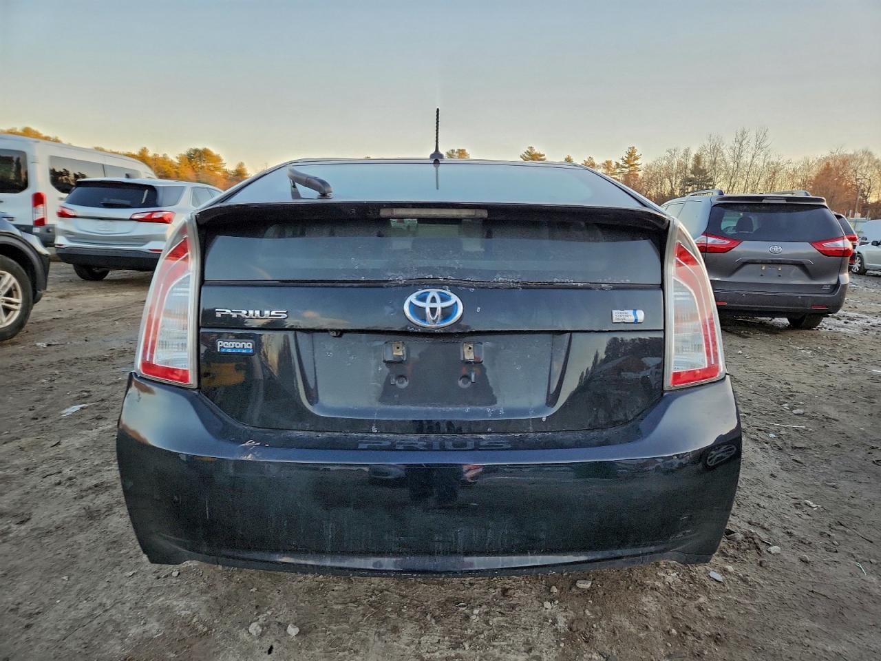 2013 TOYOTA PRIUS photo 6