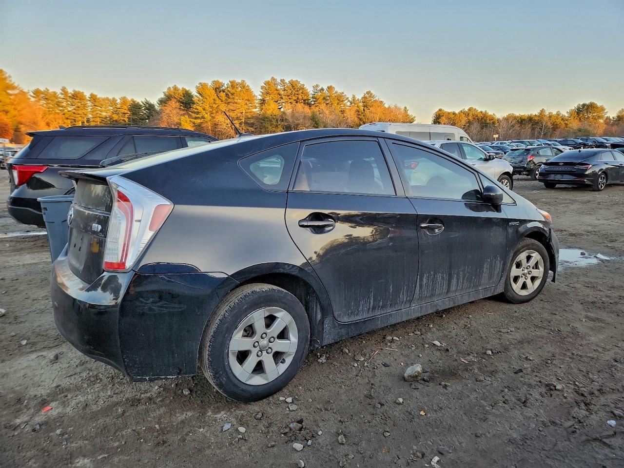 2013 TOYOTA PRIUS photo 3