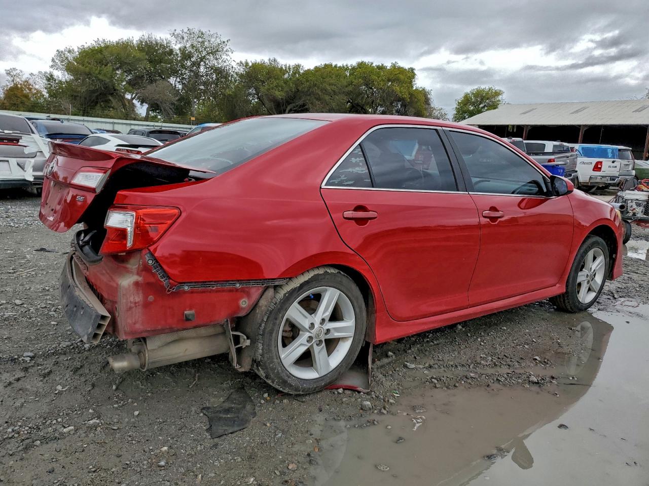 2014 TOYOTA CAMRY L photo 3