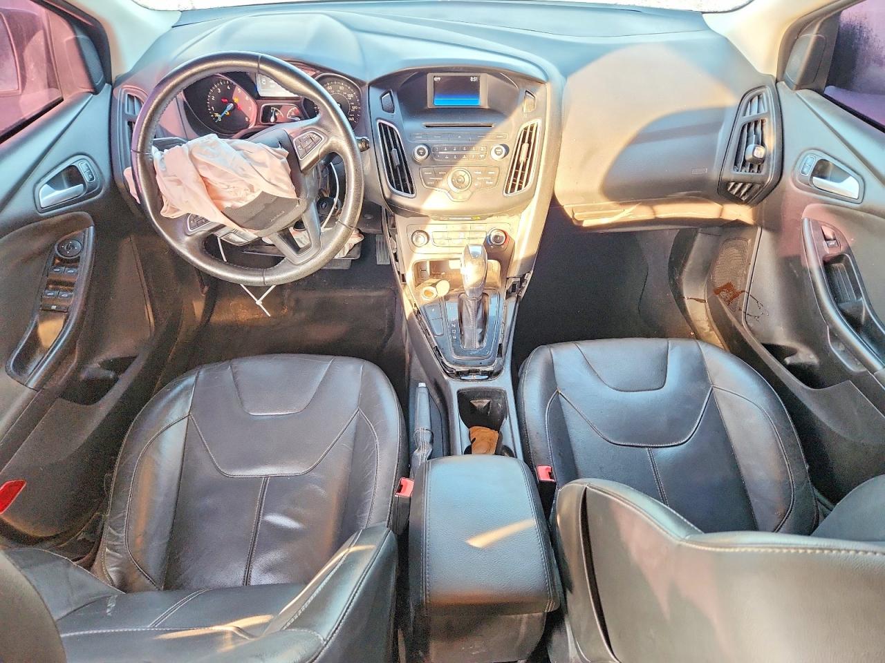 2015 FORD FOCUS SE photo 8