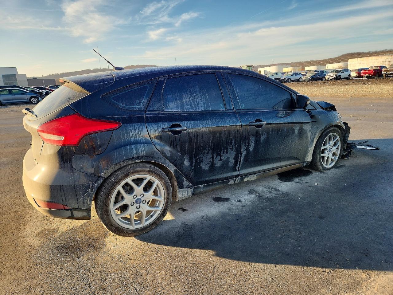 2015 FORD FOCUS SE photo 3