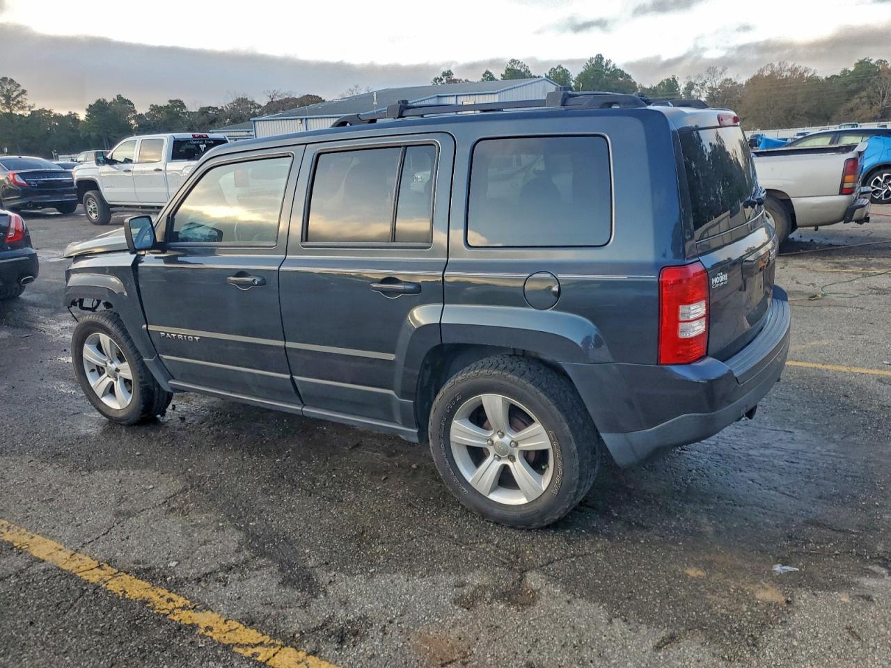 2014 JEEP PATRIOT LATITUDE photo 2