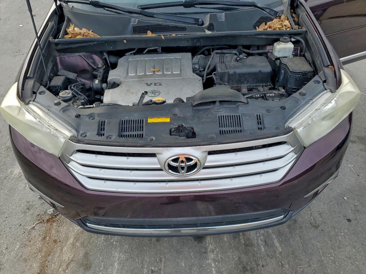 2012 TOYOTA HIGHLANDER BASE photo 12