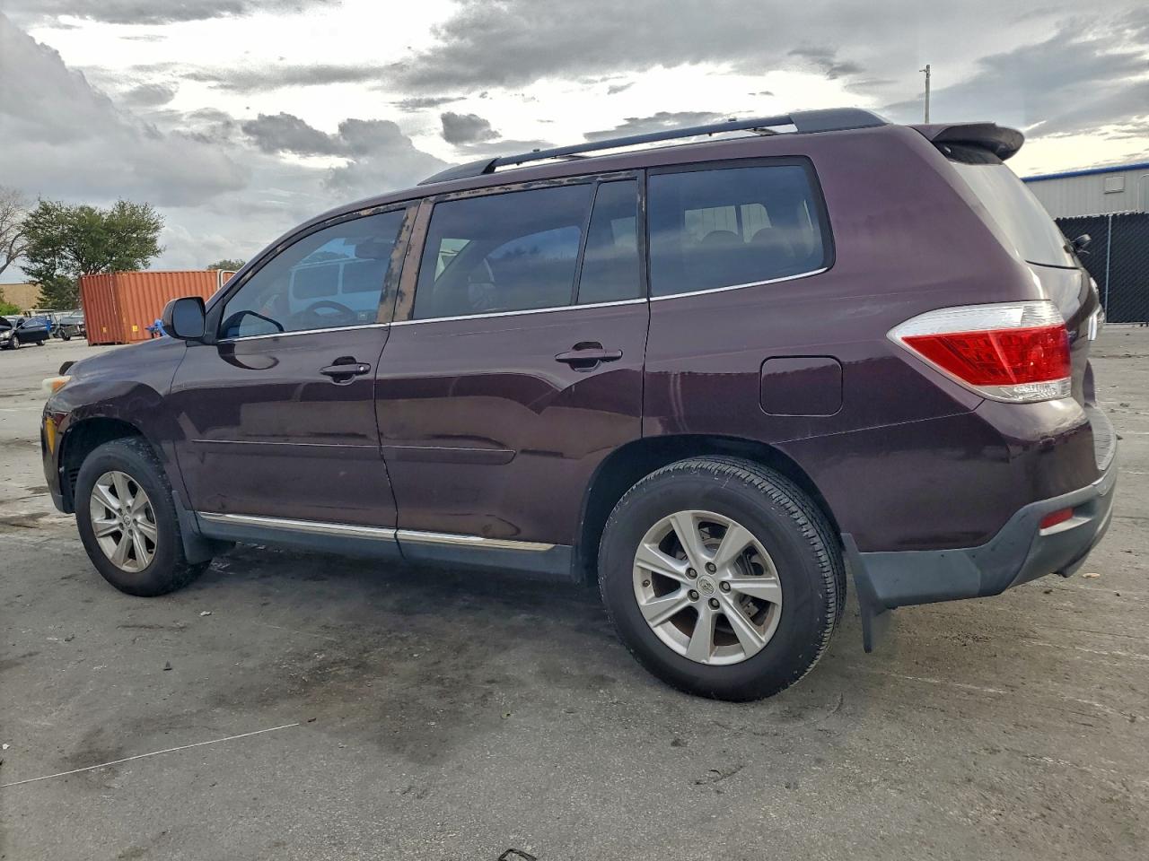 2012 TOYOTA HIGHLANDER BASE photo 2