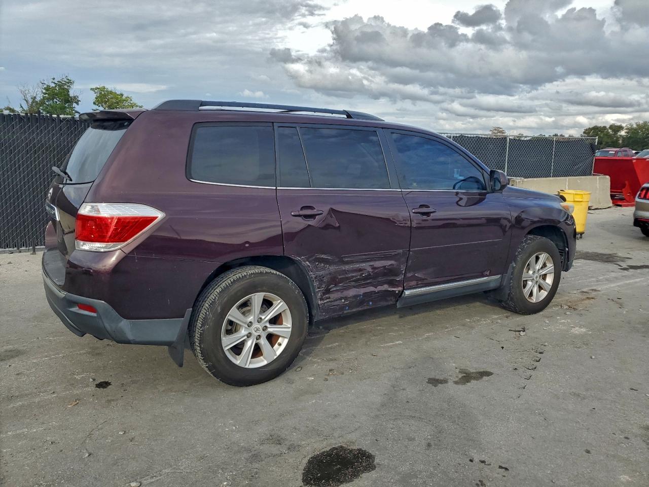 2012 TOYOTA HIGHLANDER BASE photo 3