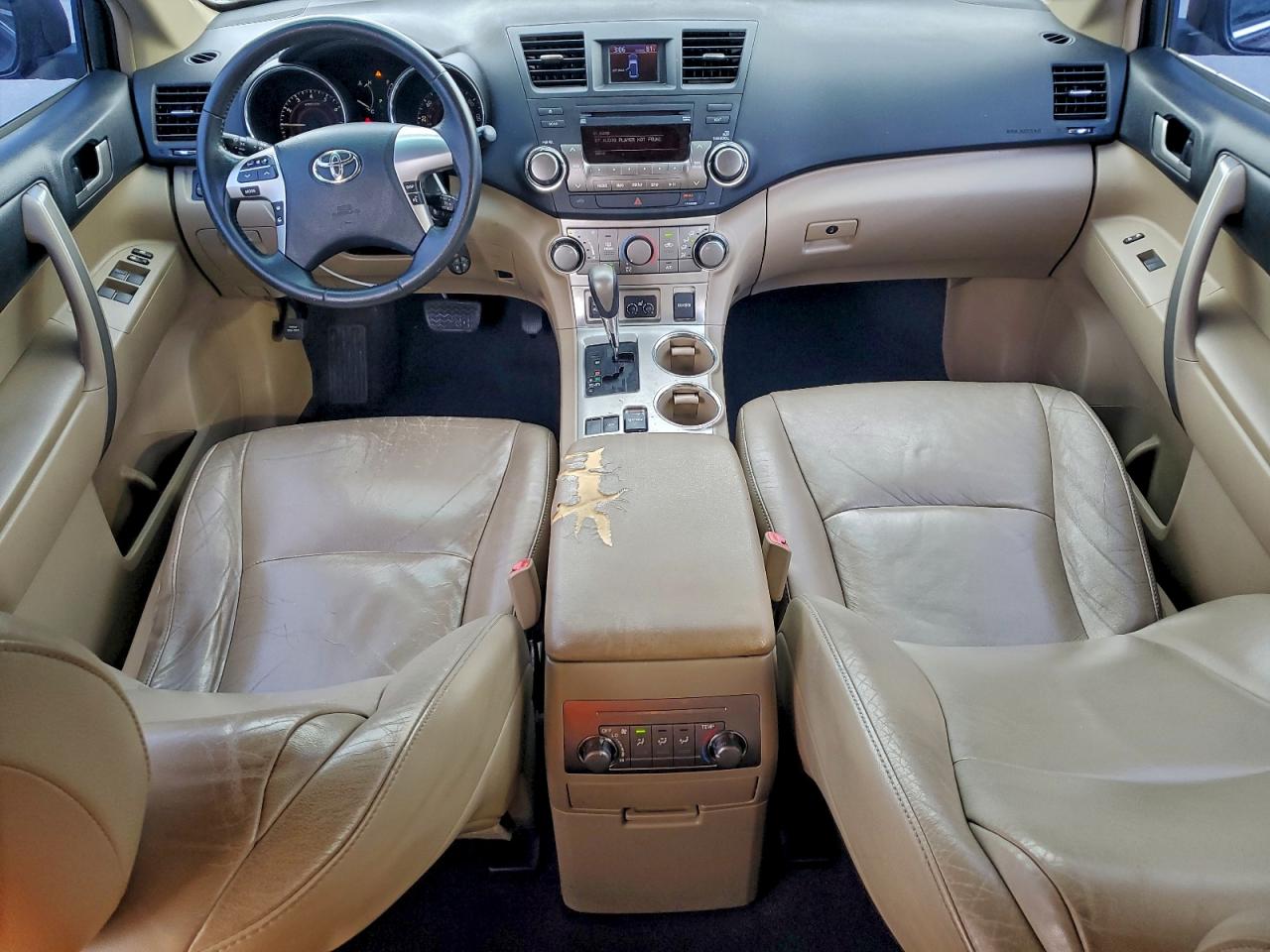 2012 TOYOTA HIGHLANDER BASE photo 8