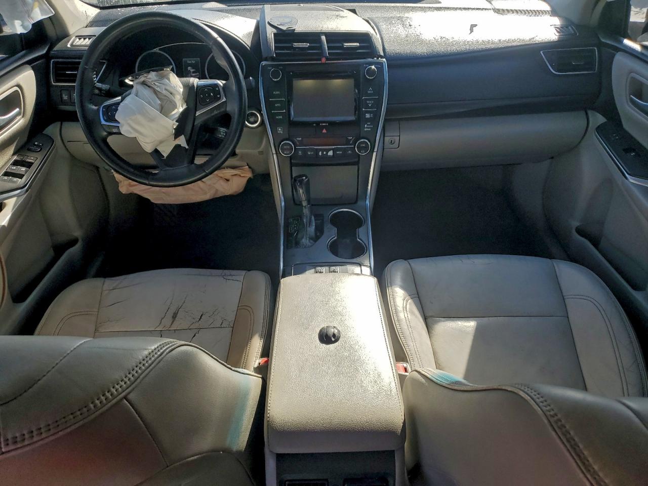 2017 TOYOTA CAMRY LE photo 8