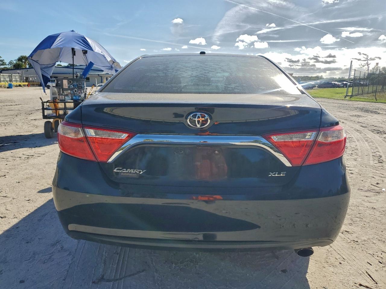 2017 TOYOTA CAMRY LE photo 6