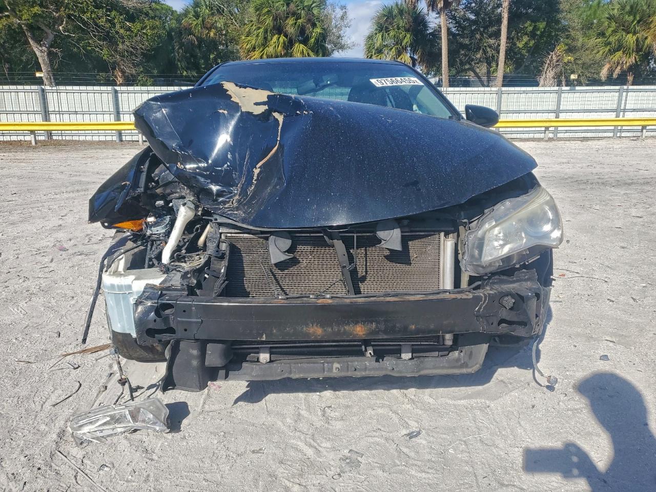 2017 TOYOTA CAMRY LE photo 5