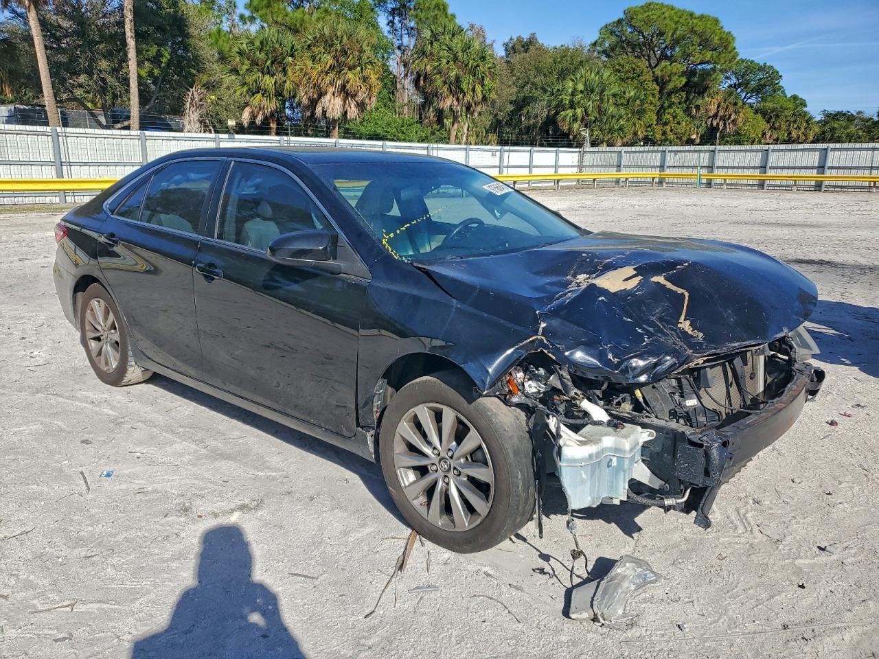 2017 TOYOTA CAMRY LE photo 4