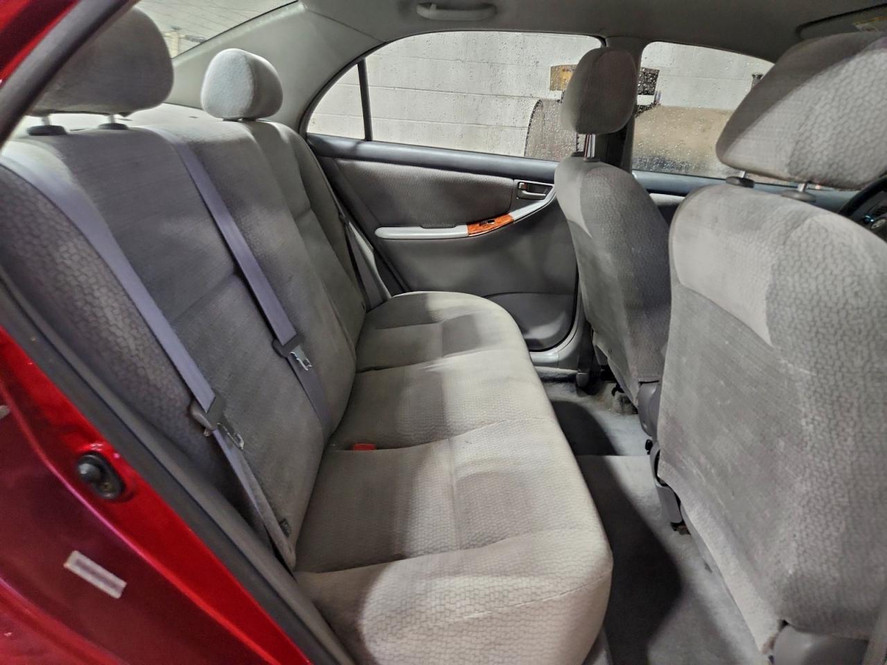 2004 TOYOTA COROLLA LE photo 19