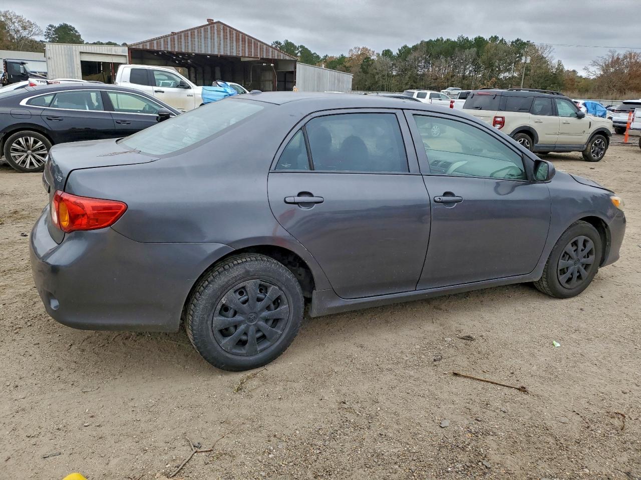 2010 TOYOTA COROLLA BASE photo 3