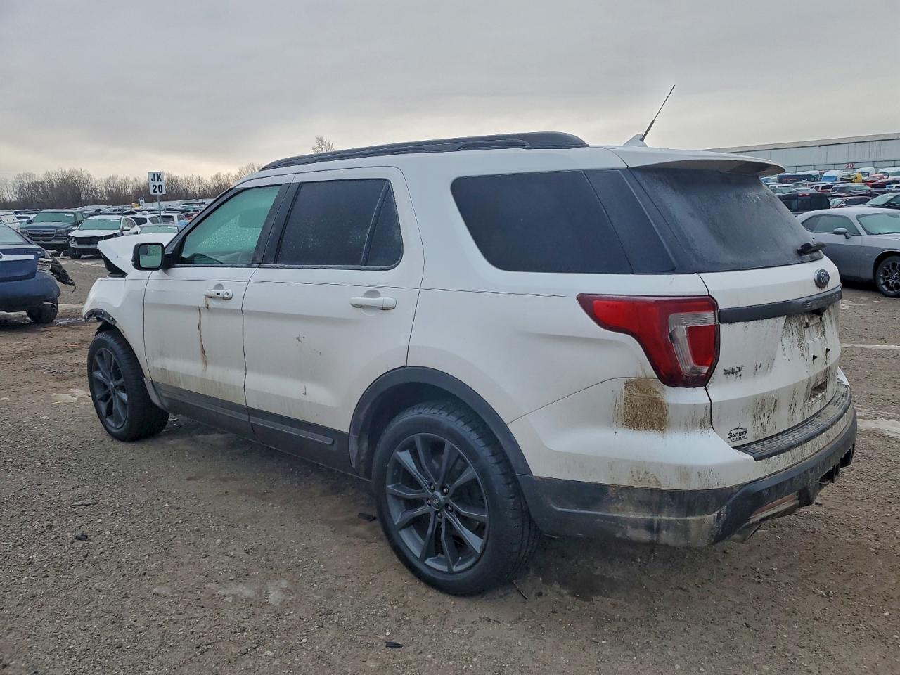 2018 FORD EXPLORER XLT photo 2