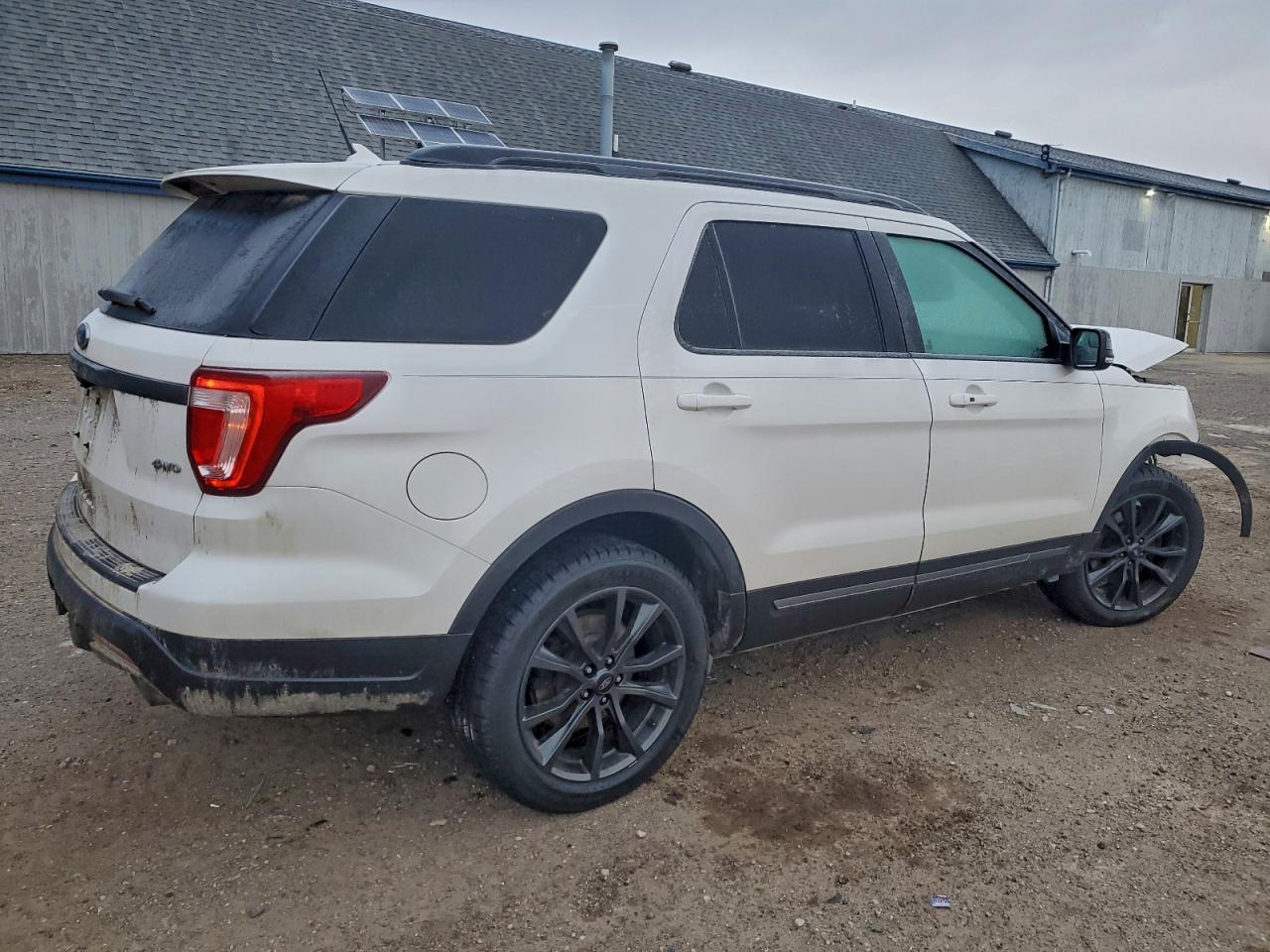 2018 FORD EXPLORER XLT photo 3