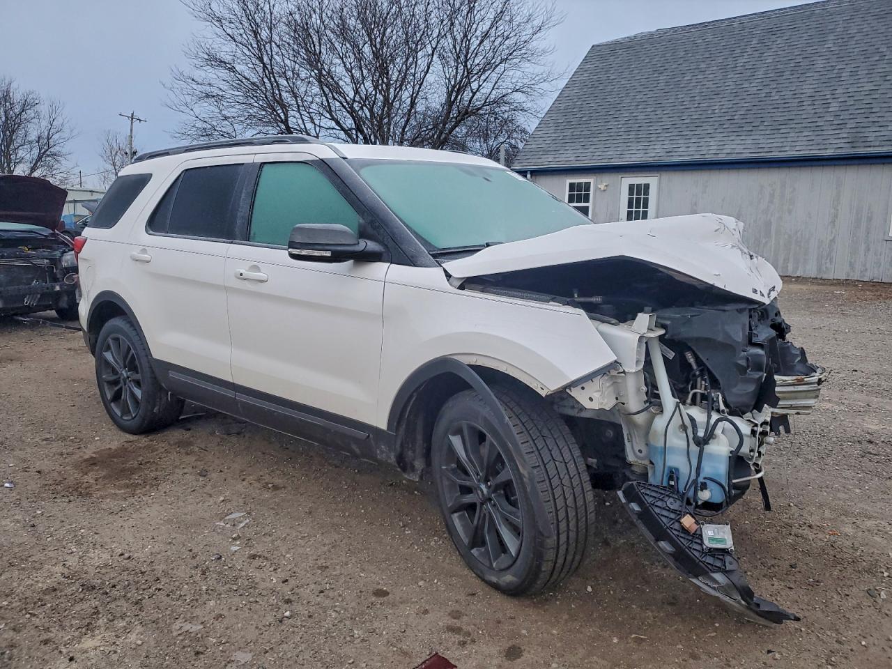 2018 FORD EXPLORER XLT photo 4