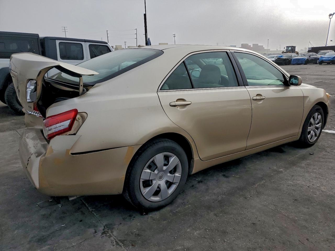 2010 TOYOTA CAMRY BASE photo 3