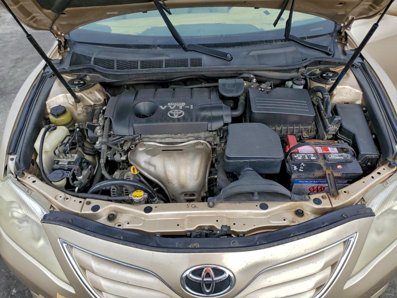 2010 TOYOTA CAMRY BASE photo 11