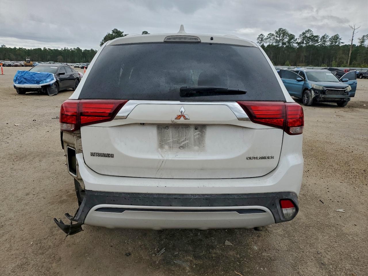 2019 MITSUBISHI OUTLANDER ES photo 6