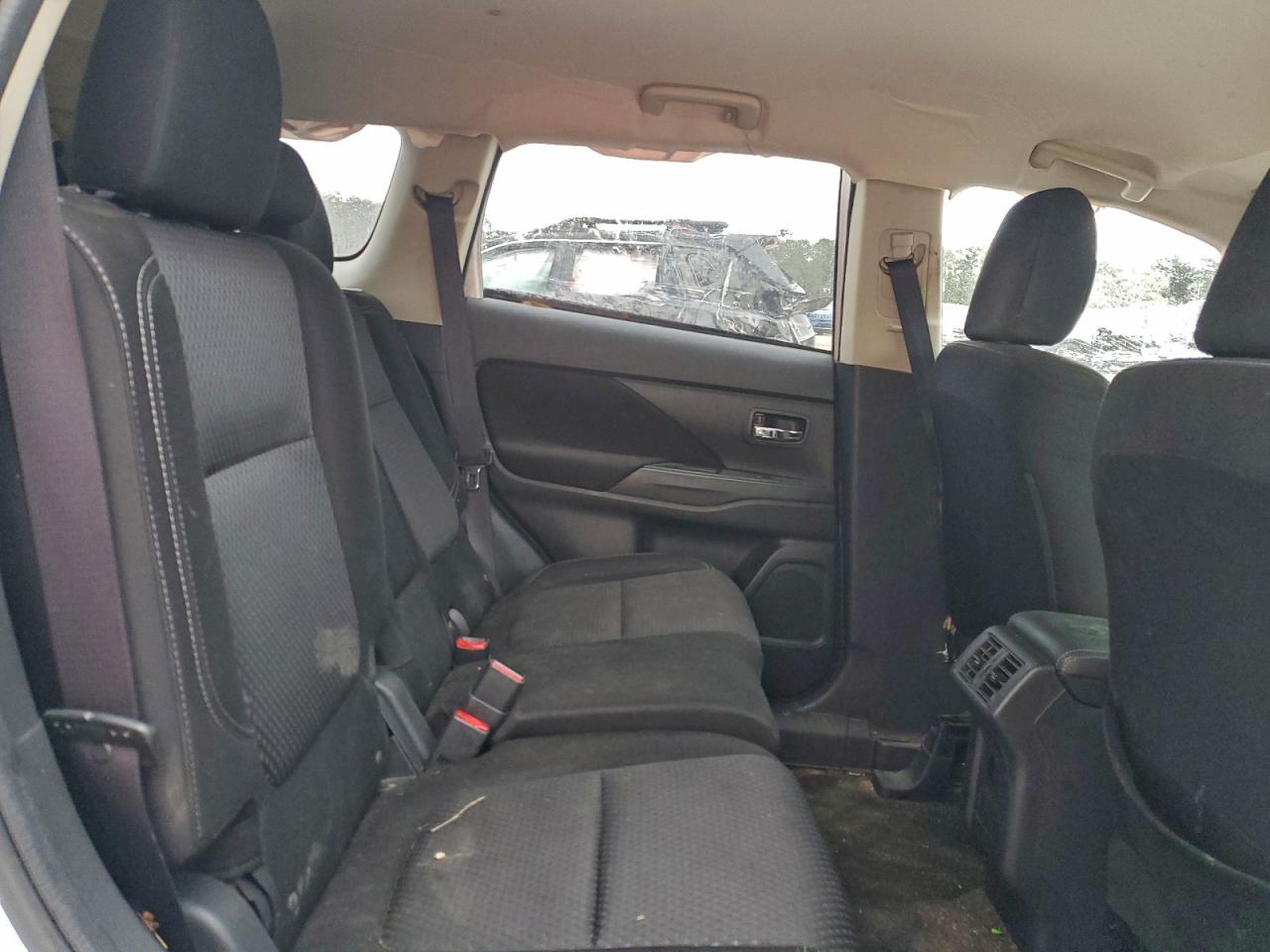 2019 MITSUBISHI OUTLANDER ES photo 11