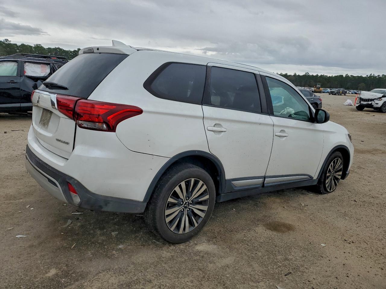 2019 MITSUBISHI OUTLANDER ES photo 3