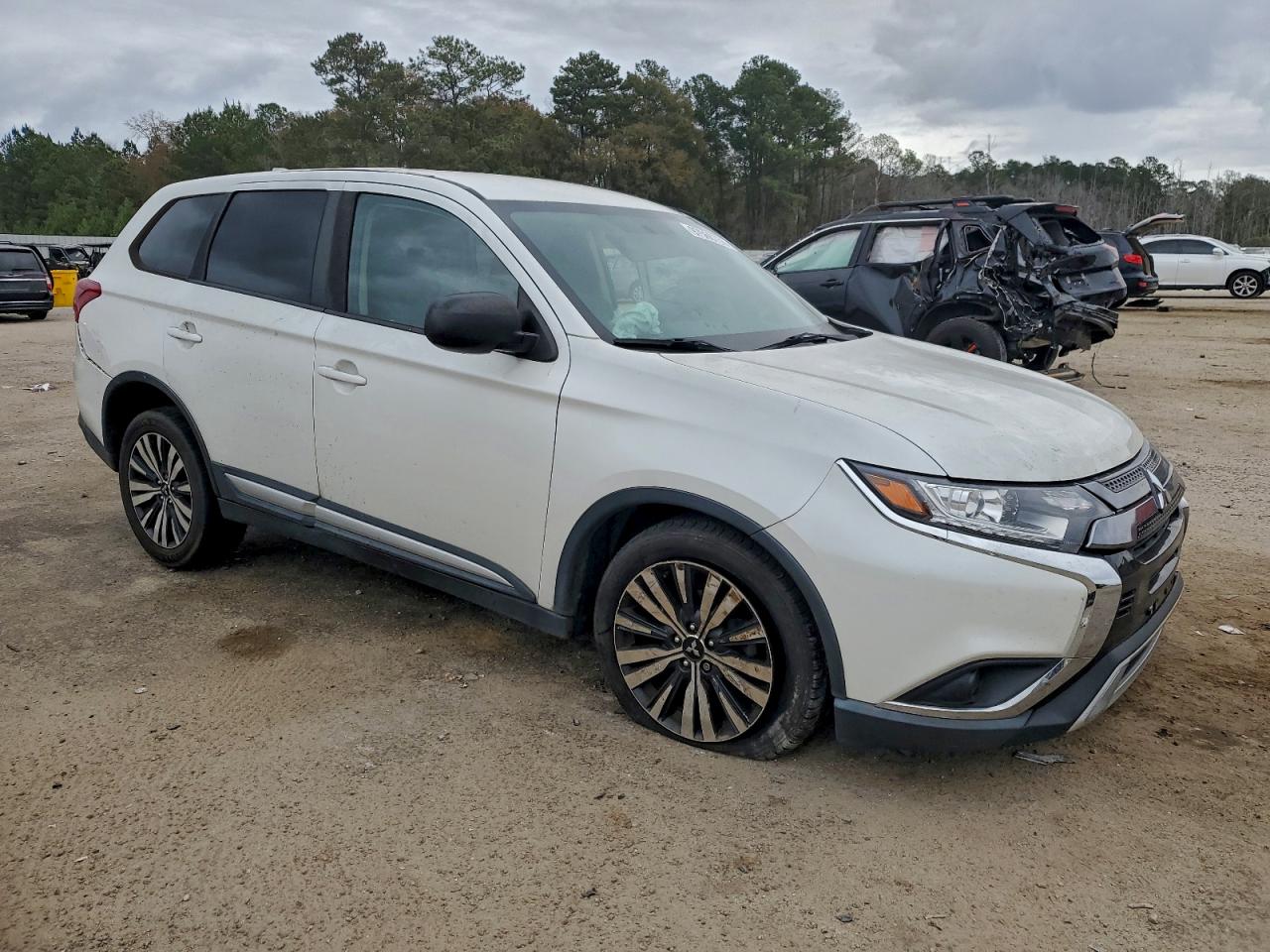 2019 MITSUBISHI OUTLANDER ES photo 4