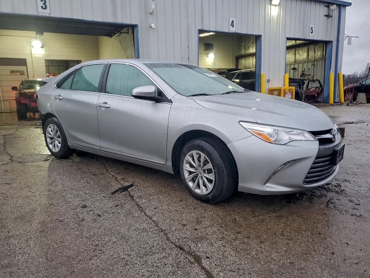 2016 TOYOTA CAMRY LE photo 4