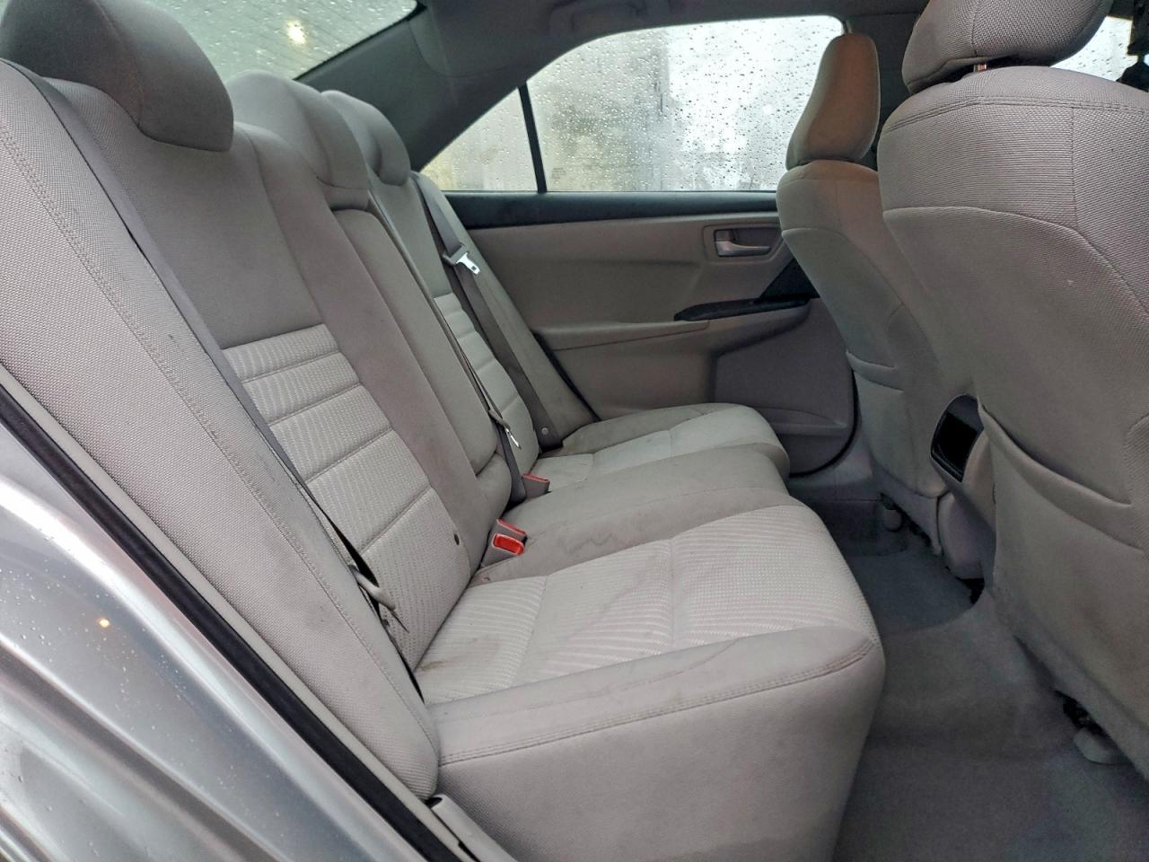 2016 TOYOTA CAMRY LE photo 10